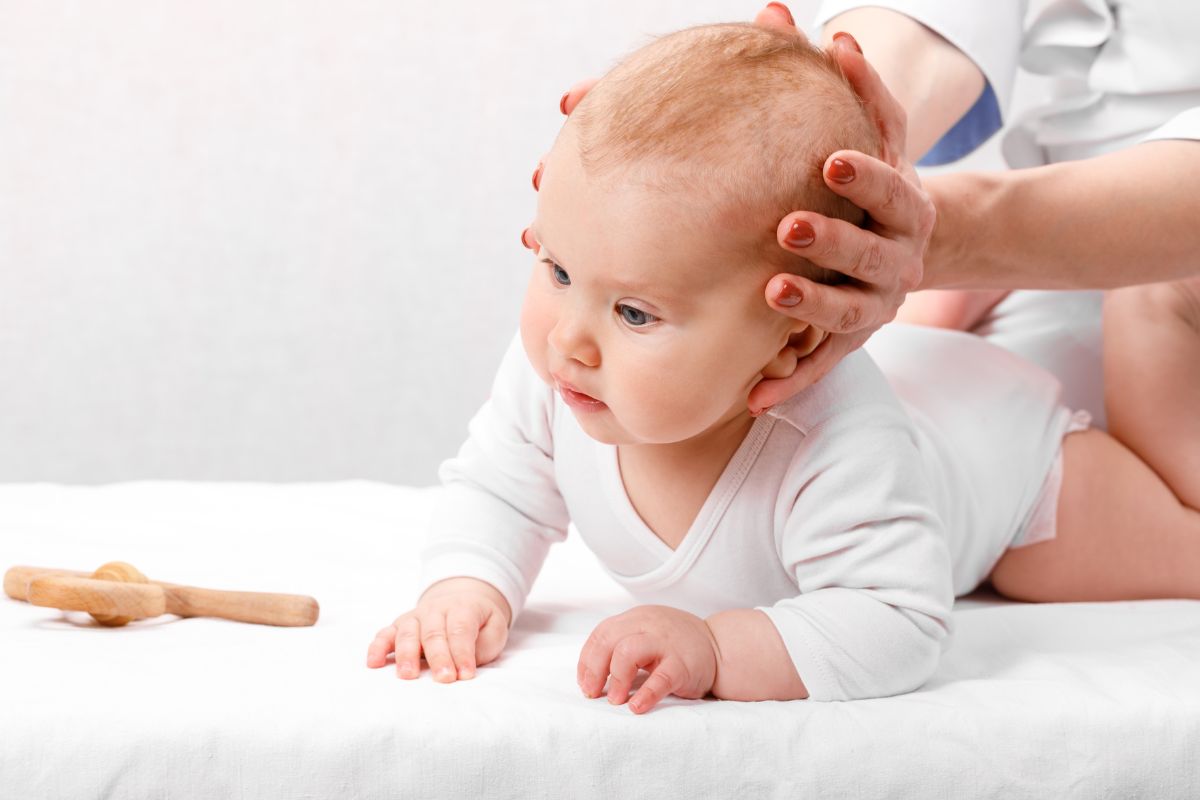 omo-escolher-protetores-de-cabeca-de-bebe